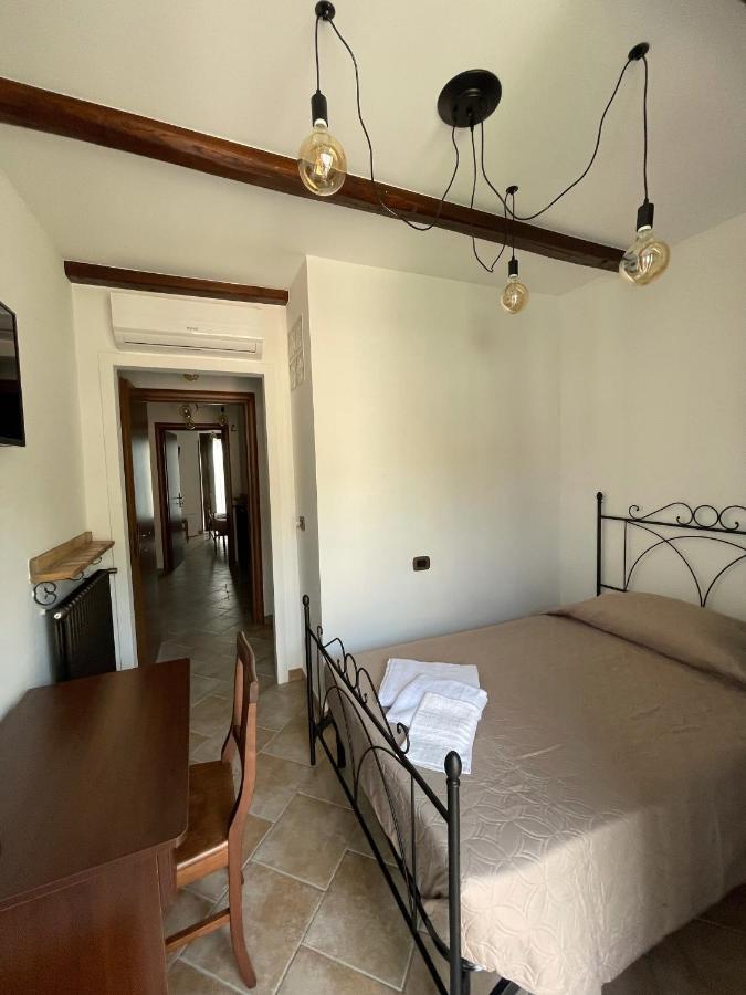 La Vie En Rose Bed & Breakfast Fondi Eksteriør bilde
