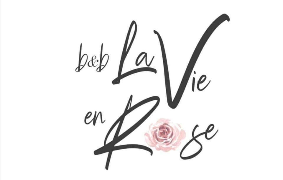 La Vie En Rose Bed & Breakfast Fondi Eksteriør bilde